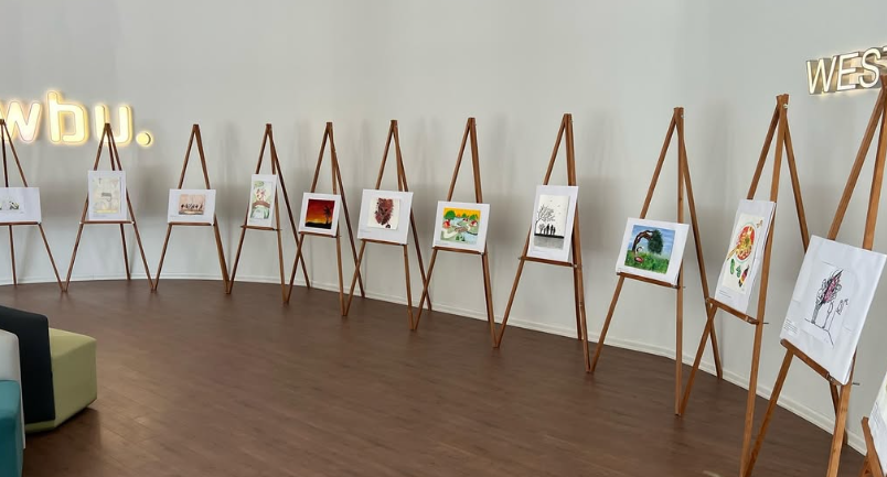 Foto nga aktiviteti: Ekspozita e artit për Ditën Ndërkombëtare të Lumturisë
